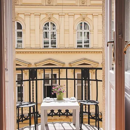Hostel Bon