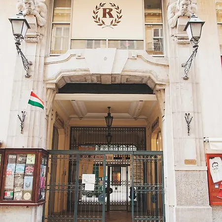 Hostel Bon *
